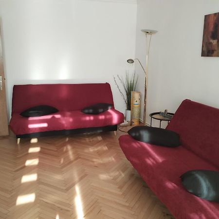 Апартаменти Vero Apartament Central Rm Valcea Римніку-Вилча Екстер'єр фото
